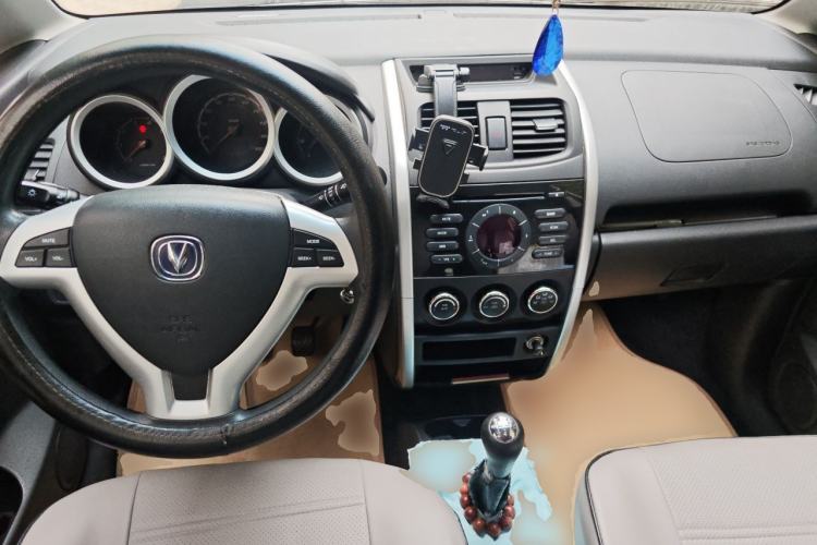 Used CHANGAN CX20 2014 1.4L Manual Sport Version China IV Standard Center Console