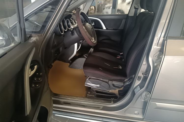 Used CHANGAN CX20 2014 1.4L Manual Sunroof Navigation Version – China IV Standard Driver Seat