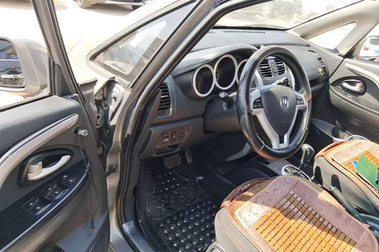 Used CHANGAN CX20 2014 1.4L IMT Sunroof Navigation Version China IV Standard Driver Seat
