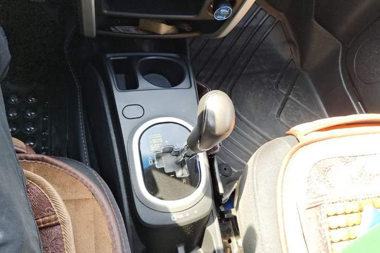Used CHANGAN CX20 2014 1.4L IMT Sunroof Navigation Version China IV Standard Gear Lever