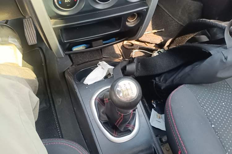 Used CHANGAN CX20 2014 1.4L Manual Sunroof Navigation Version – China IV Standard Gear Lever