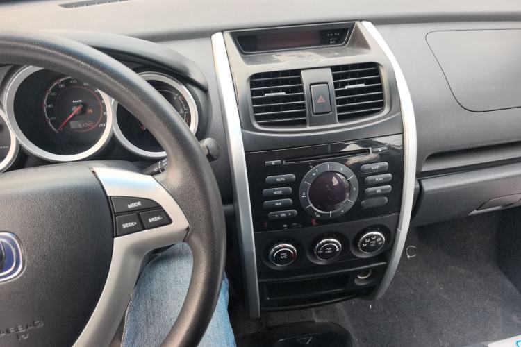 Used CHANGAN CX20 2014 1.4L Manual Sport Edition China V Standard Interior 2