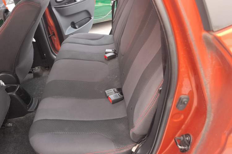 Used CHANGAN CX20 2014 1.4L Manual Sport Edition China V Standard Interior 4