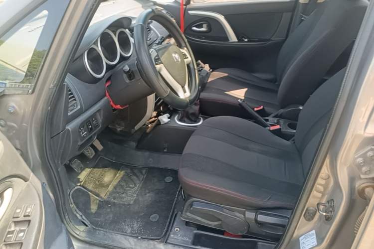 Used CHANGAN CX20 2014 1.4L Manual Sunroof Navigation Version – China IV Standard Left Front Seat