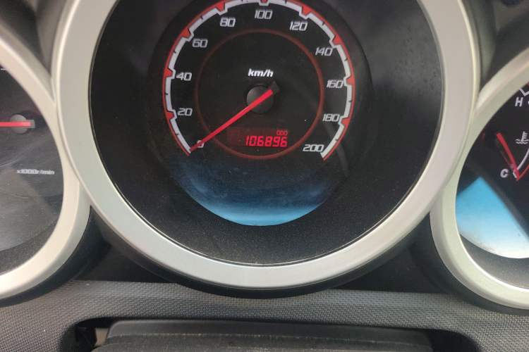 Used CHANGAN CX20 2014 1.4L Manual Sport Version China IV Standard Odometer Close Up