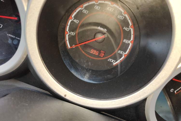 Used CHANGAN CX20 2014 1.4L Manual Sport Version China IV Standard Odometer Close Up