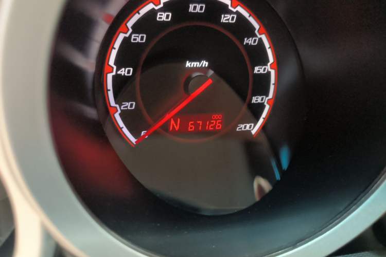 Used CHANGAN CX20 2014 1.4L IMT Sunroof Navigation Version China V Standard Odometer Close Up