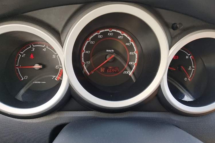 Used CHANGAN CX20 2014 1.4L IMT Sunroof Navigation Version China IV Standard Odometer Close Up