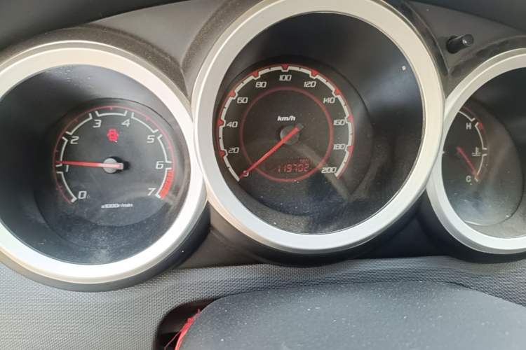 Used CHANGAN CX20 2014 1.4L Manual Sunroof Navigation Version – China IV Standard Odometer Close Up