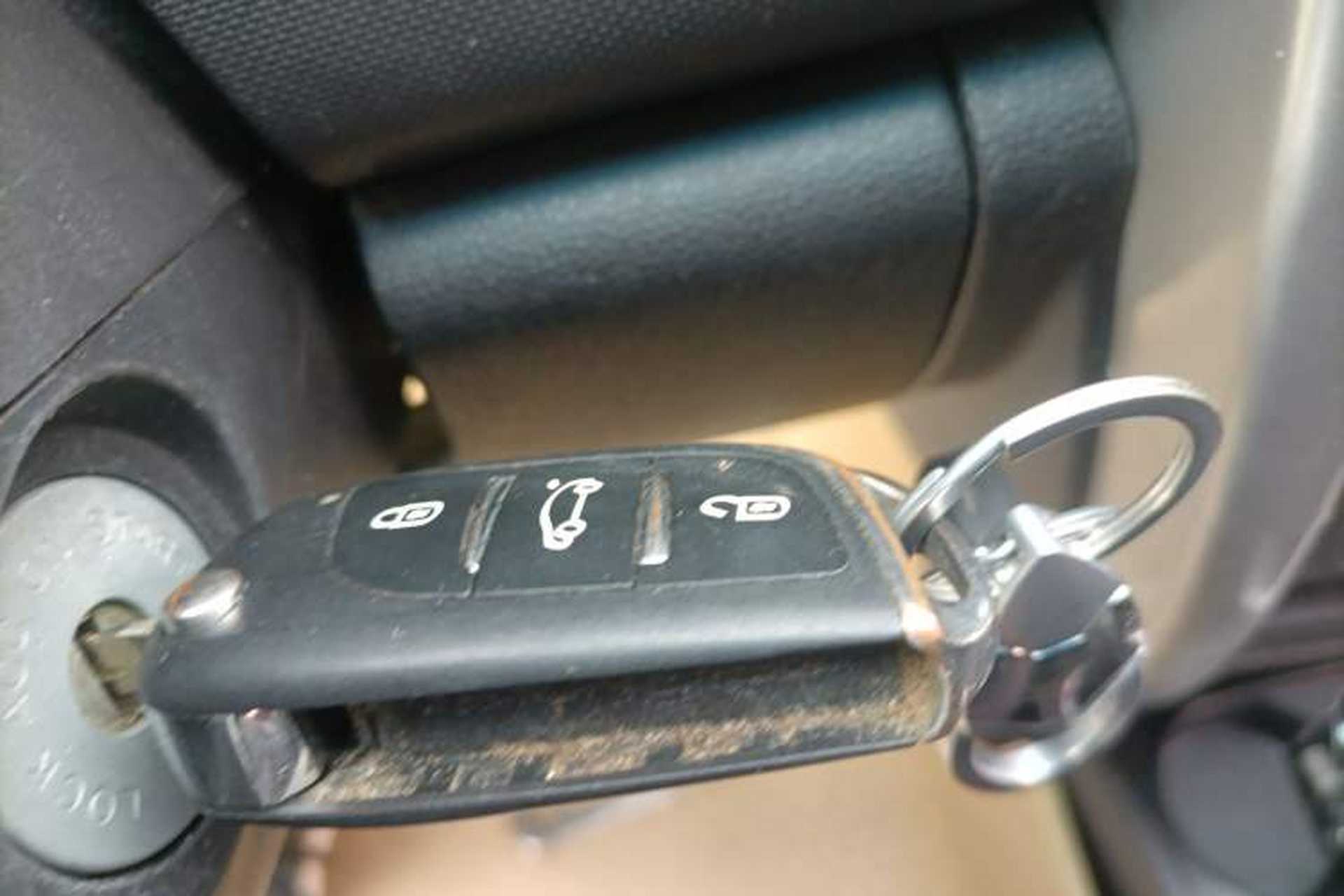 Used CHANGAN CX20 2014 1.4L Manual Sunroof Navigation Version – China IV Standard Vehicle Key