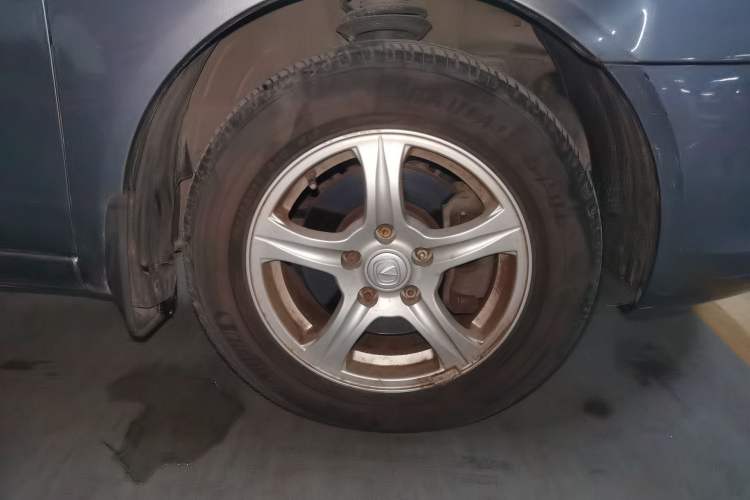 Used CHANGAN CX30 2012 Sedan 1.6L Manual Luxury Model Right Front Wheel Hub