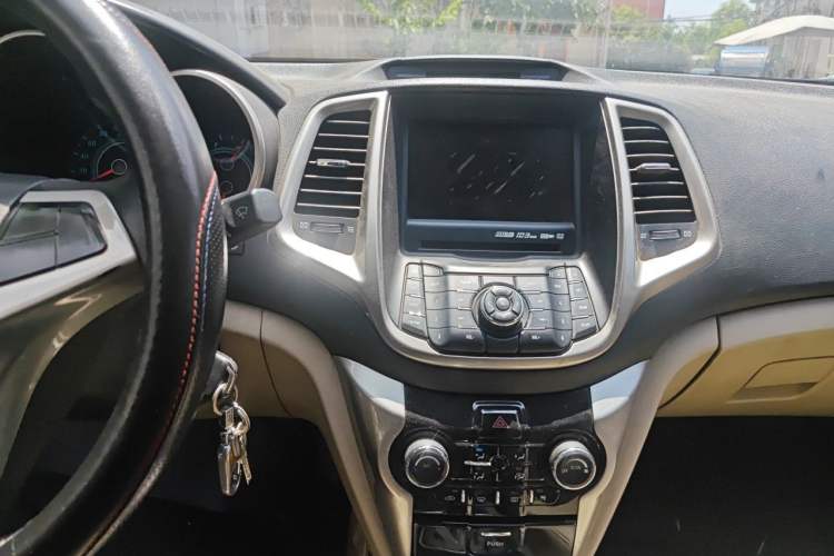 Used CHANGAN Eado 2012 1.6L Manual Luxury Version China IV Standard Audio And AC Panel