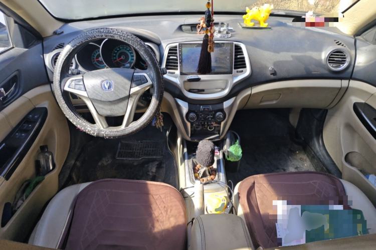 Used CHANGAN Eado 2012 1.6L Manual Luxury Model China IV Standard Center Console