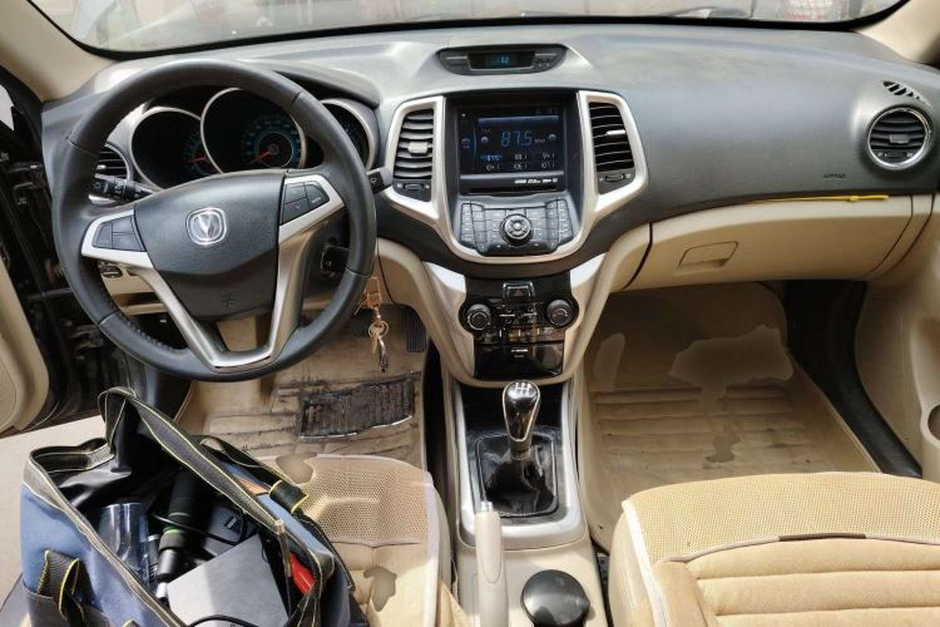 Used CHANGAN Eado 2012 1.6L Manual Luxury Version China IV Standard Center Console