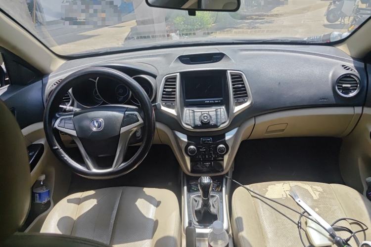 Used CHANGAN Eado 2012 1.6L Manual Luxury Version China IV Standard Center Console