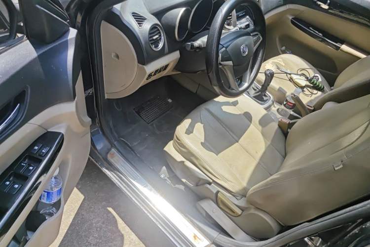 Used CHANGAN Eado 2012 1.6L Manual Luxury Version China IV Standard Driver Seat