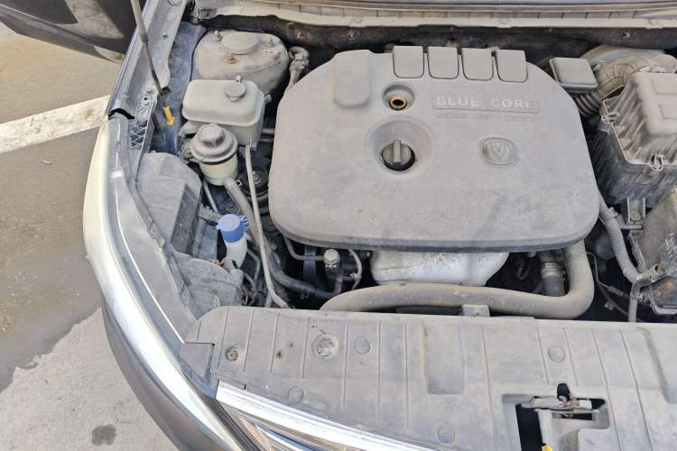 Used CHANGAN Eado 2012 1.6L Manual Luxury Model China IV Standard Engine Bay Right