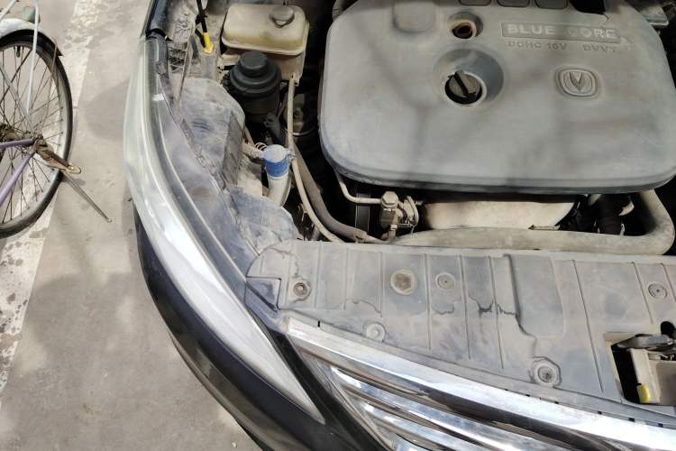 Used CHANGAN Eado 2012 1.6L Manual Luxury Version China IV Standard Engine Bay Right