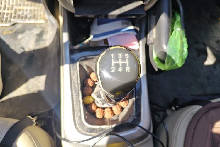 Used CHANGAN Eado 2012 1.6L Manual Luxury Model China IV Standard Gear Lever