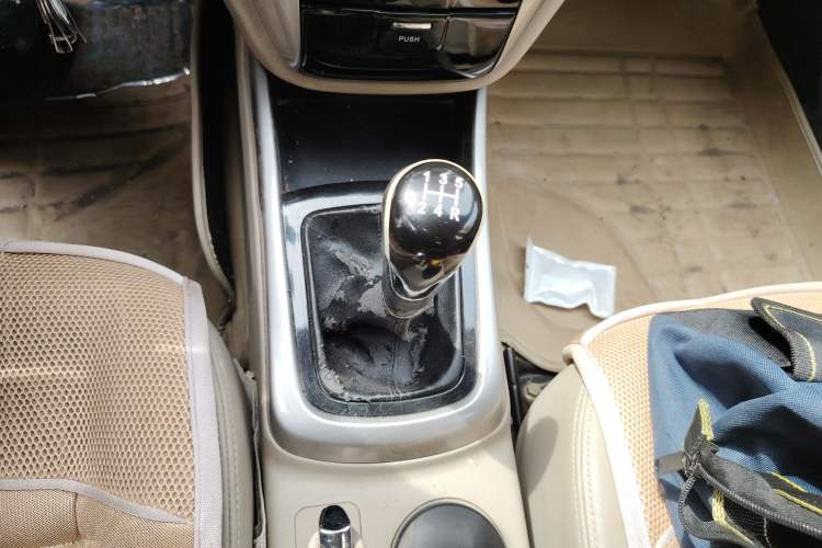 Used CHANGAN Eado 2012 1.6L Manual Luxury Version China IV Standard Gear Lever