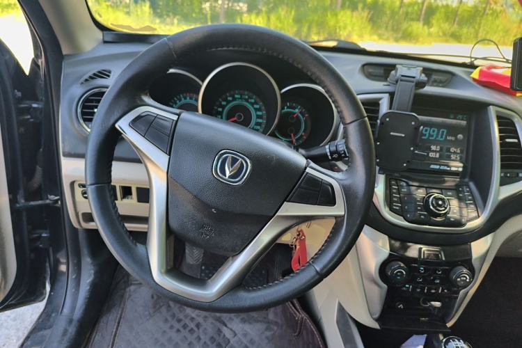 Used CHANGAN Eado 2012 1.6L Manual Luxury Version China IV Standard Steering Wheel