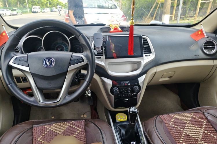 Used CHANGAN Eado 2012 1.6L Manual Luxury Version China IV Standard Center Console