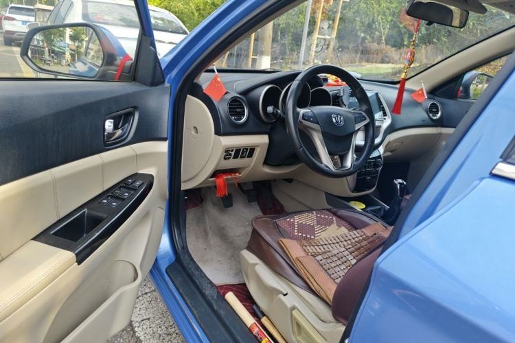 Used CHANGAN Eado 2012 1.6L Manual Luxury Version China IV Standard Driver Seat