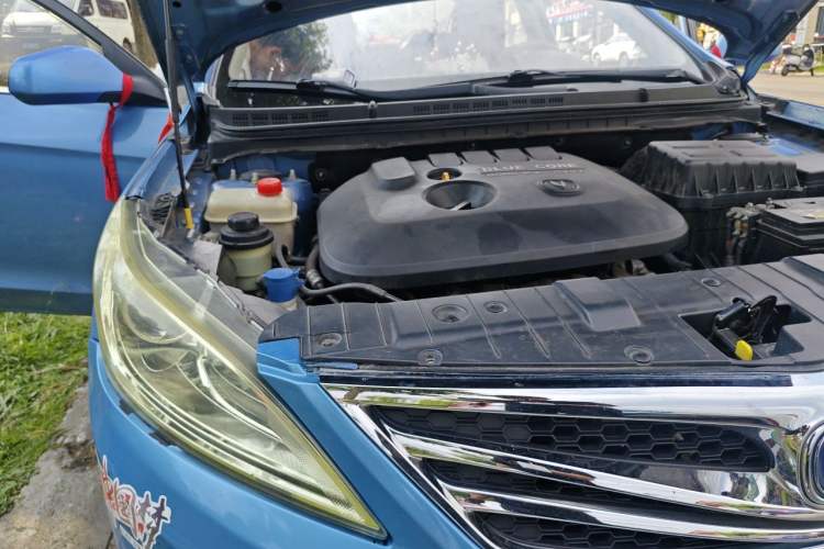Used CHANGAN Eado 2012 1.6L Manual Luxury Version China IV Standard Engine Bay Right
