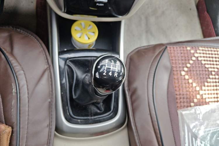 Used CHANGAN Eado 2012 1.6L Manual Luxury Version China IV Standard Gear Lever