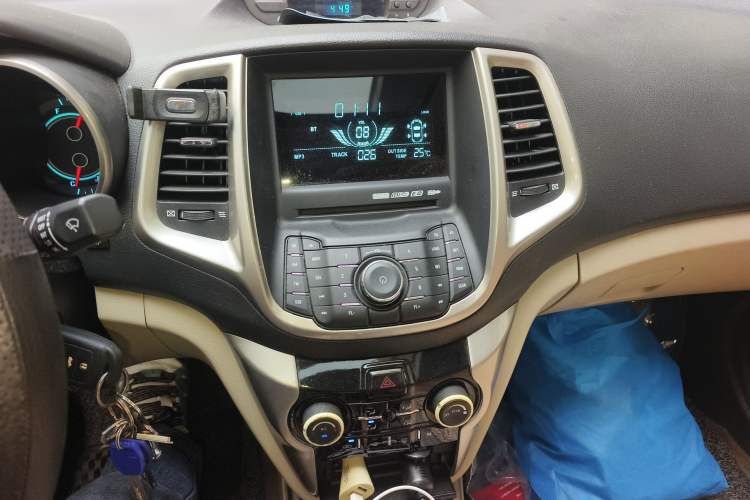 Used CHANGAN Eado 2012 1.6L Manual Luxury Model China IV Standard Audio And AC Panel