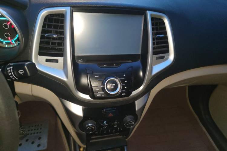 Used CHANGAN Eado 2012 1.6L Automatic Prestige Model China IV Standard Audio And AC Panel