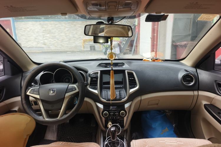 Used CHANGAN Eado 2012 1.6L Manual Luxury Model China IV Standard Center Console