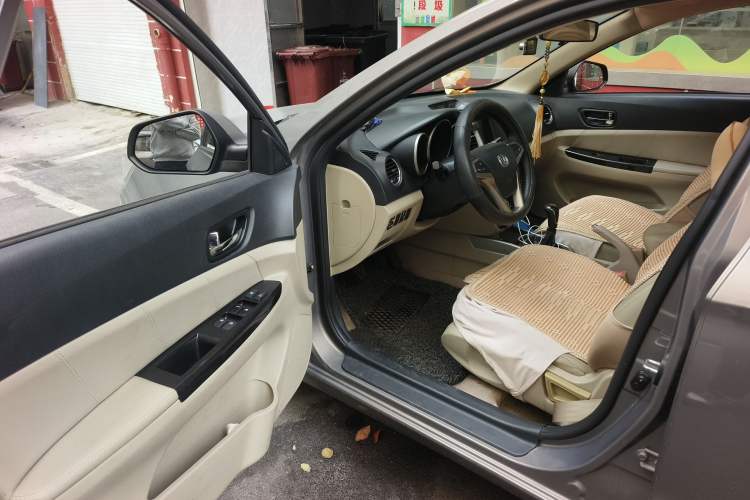 Used CHANGAN Eado 2012 1.6L Manual Luxury Model China IV Standard Driver Seat