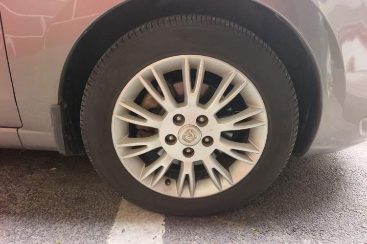 Used CHANGAN Eado 2012 1.6L Manual Luxury Model China IV Standard Right Front Wheel Hub
