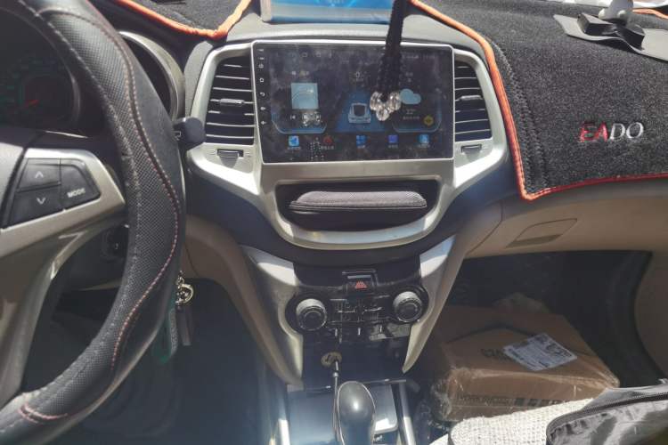 Used CHANGAN Eado 2012 1.6L Automatic Luxury Version China IV Standard Audio And AC Panel