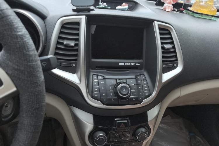 Used CHANGAN Eado 2012 1.6L Manual Luxury Model China IV Standard Audio And AC Panel