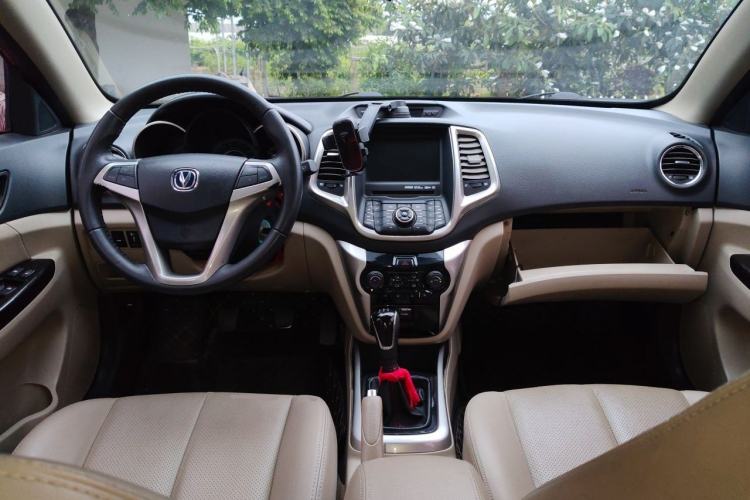 Used CHANGAN Eado 2012 1.6L Manual Luxury Version China IV Standard Center Console