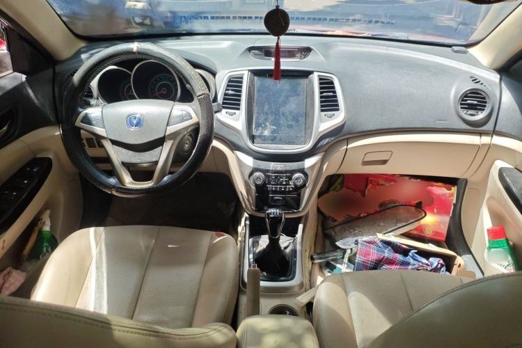 Used CHANGAN Eado 2012 1.6L Manual Luxury Model China IV Standard Center Console