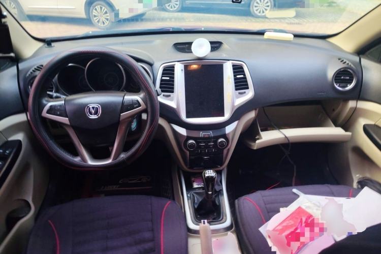 Used CHANGAN Eado 2012 1.6L Manual Luxury Model China IV Standard Center Console