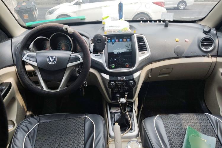 Used CHANGAN Eado 2012 1.6L Manual Luxury Model China IV Standard Center Console