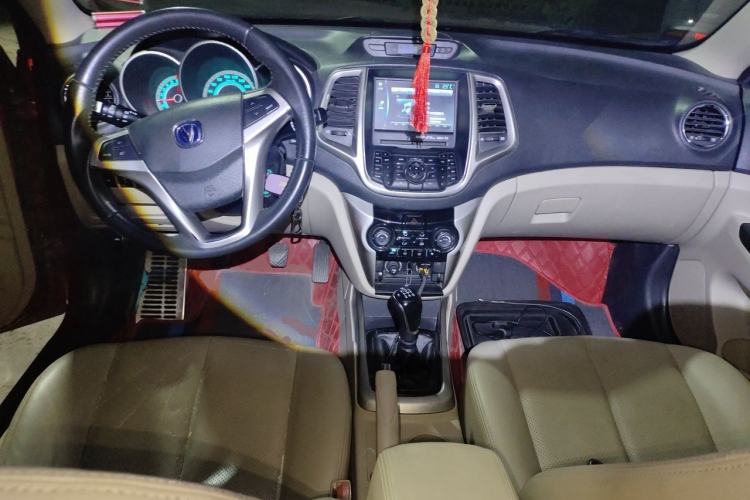 Used CHANGAN Eado 2012 1.6L Manual Luxury Version China IV Standard Center Console