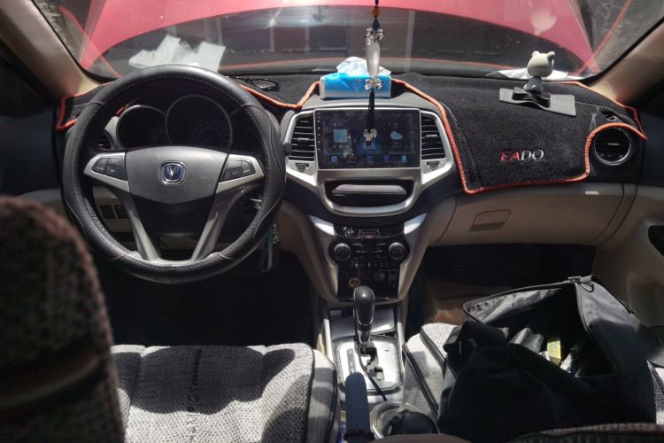 Used CHANGAN Eado 2012 1.6L Automatic Luxury Version China IV Standard Center Console