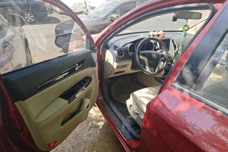 Used CHANGAN Eado 2012 1.6L Manual Luxury Version China IV Standard Driver Seat