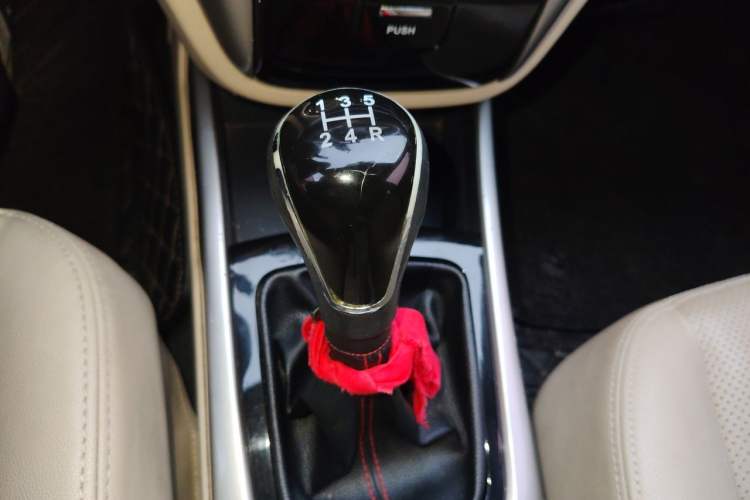 Used CHANGAN Eado 2012 1.6L Manual Luxury Version China IV Standard Gear Lever
