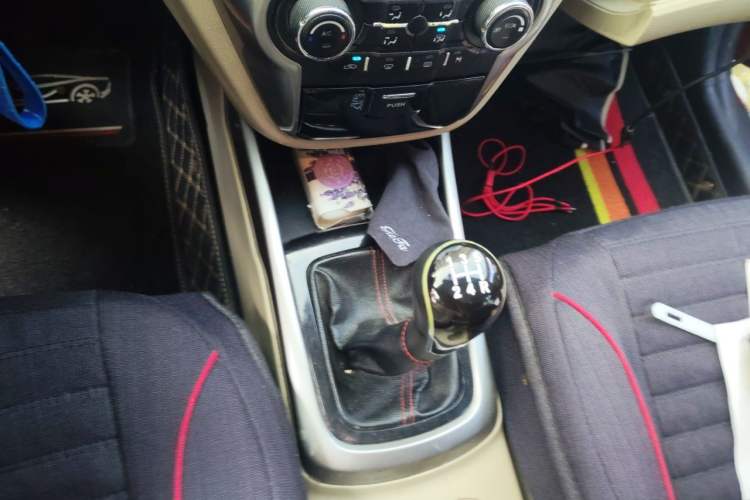 Used CHANGAN Eado 2012 1.6L Manual Luxury Model China IV Standard Gear Lever