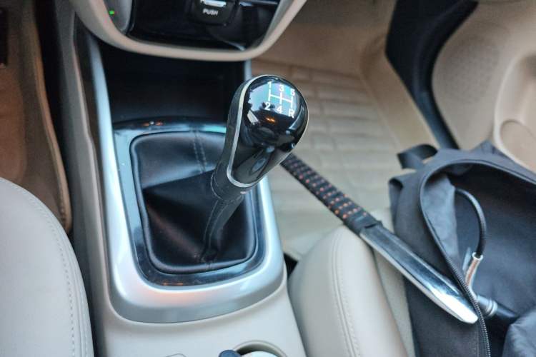 Used CHANGAN Eado 2012 1.6L Manual Luxury Version China IV Standard Gear Lever