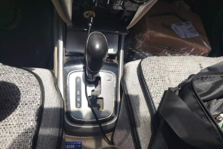 Used CHANGAN Eado 2012 1.6L Automatic Luxury Version China IV Standard Gear Lever