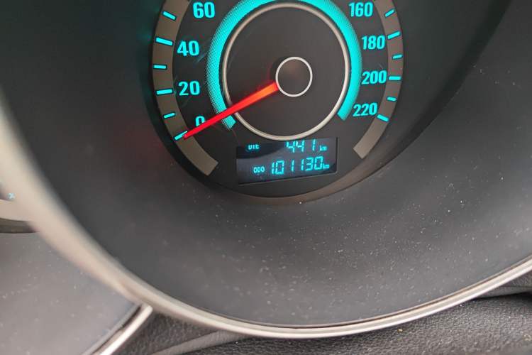 Used CHANGAN Eado 2012 1.6L Manual Luxury Model China IV Standard Odometer Close Up