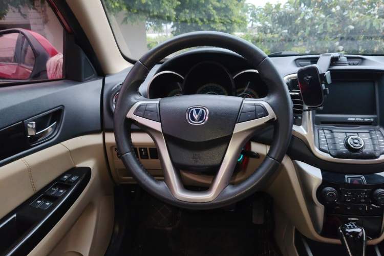 Used CHANGAN Eado 2012 1.6L Manual Luxury Version China IV Standard Steering Wheel