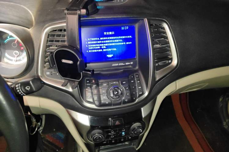 Used CHANGAN Eado 2012 1.6L Manual Luxury Version China IV Standard Audio And AC Panel